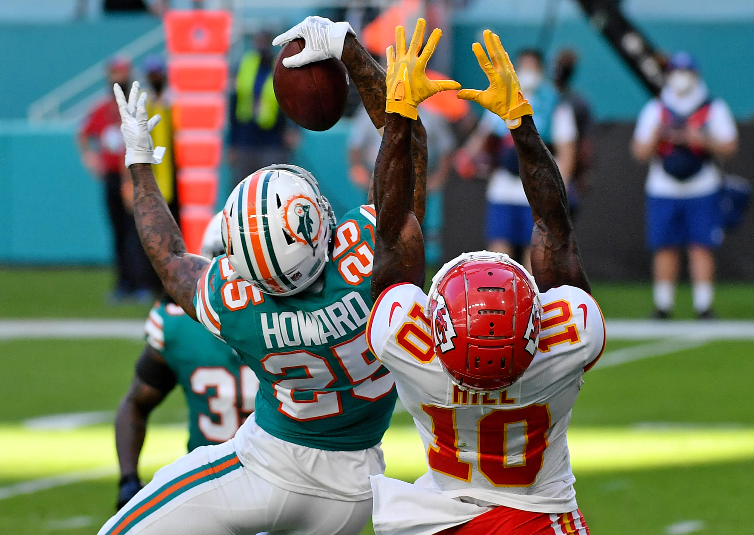 Tyreek Hill named fifth-best wide receiver in NFL; Xavien Howard